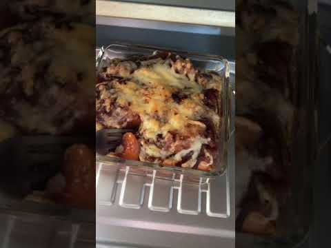 熱旨っ！余ったビーフシチューでグラタン！(材料:豆乳に浸した角切食パン、ビーフシチュー、チーズ)