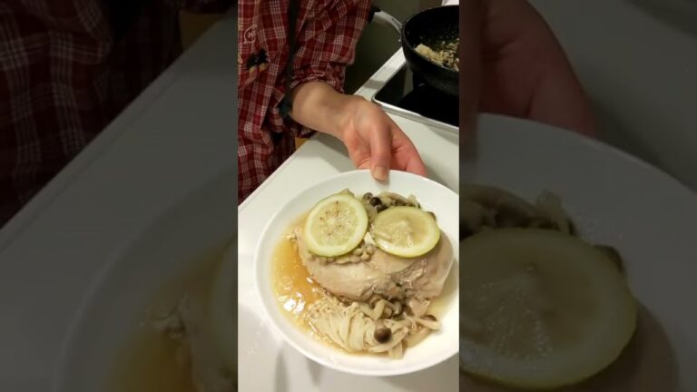 🍳鶏むね肉で一品★きのこたっぷり♫豪華見え😁✨【不器用な私が作る簡単で美味しい料理編】#shorts