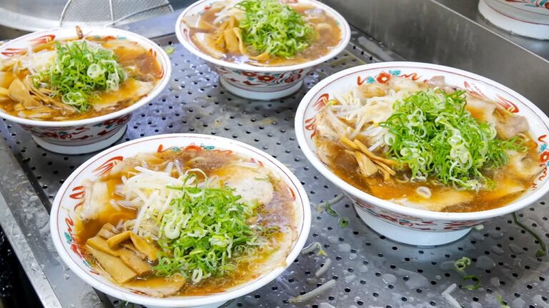チャーハン鍋振りワンオペ職人が作る爆売れアキラ系ラーメン！ワンオペの限界に挑む鉄人店主の１日丨Egg Fried Rice - Wok Skills In Japan