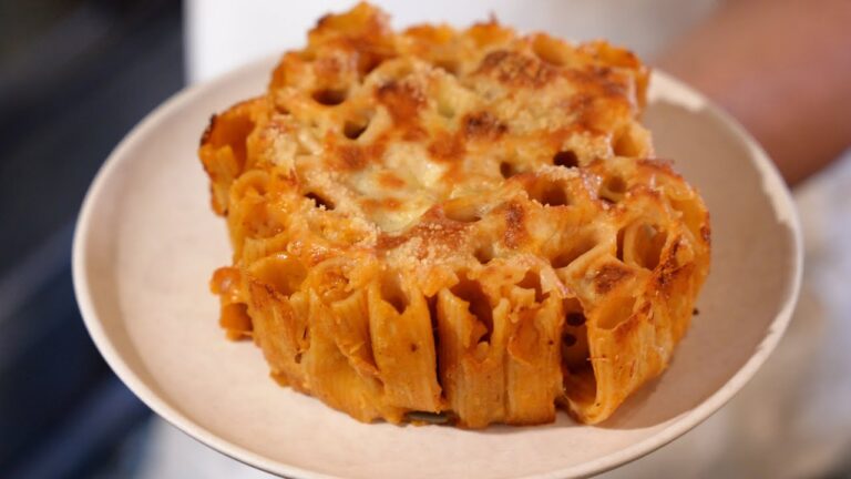 シェフが海外で流行りのグラタン風パスタを作ってみたらとんでもなくうまかった【ナイアガラパスタ】