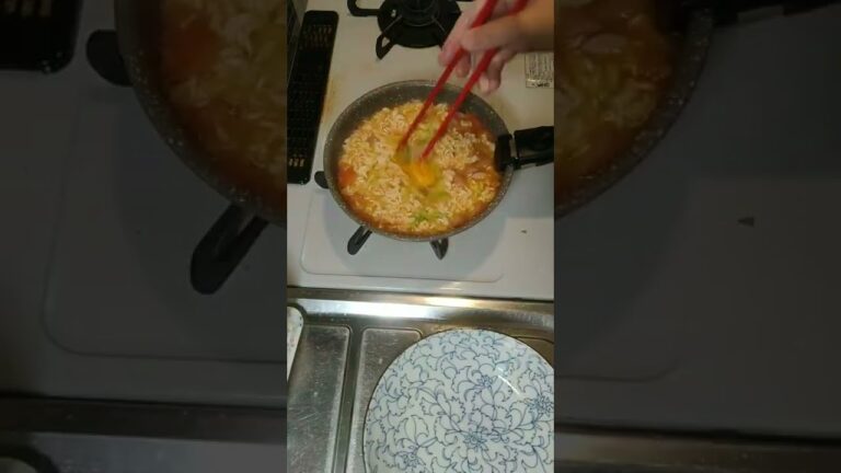 砕き塩ラーメントマトウインナーたまご煮込み