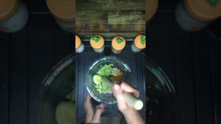 573kcal  アボガドオートミールお好み焼き！   アボガドは骨粗鬆症予防にも食べやすい。