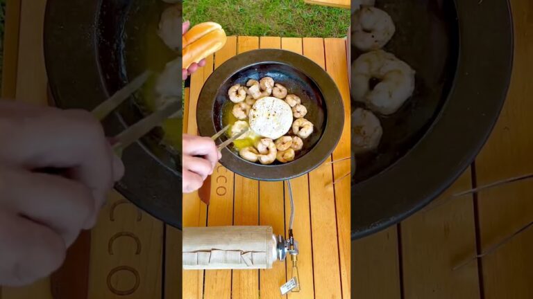 【朝から海老カマンベールチーズアヒージョ】ホットドッグでいただきます/キャンプ飯 #camping