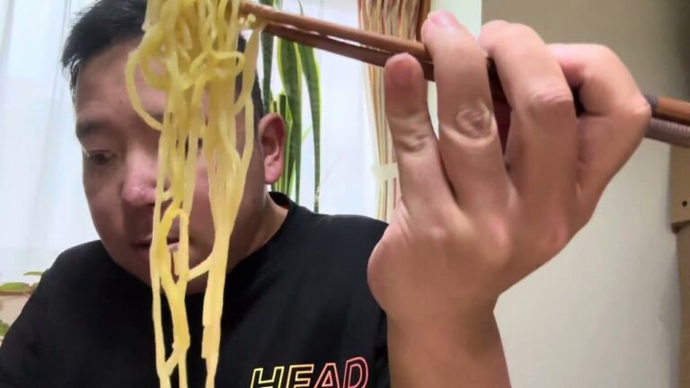 五目あんかけ焼きそばを食べます。