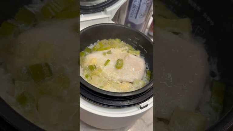 炊飯器に入れるだけ /参鶏湯 ↓↓↓レシピの詳細はコメントから #レシピ #簡単レシピ #炊飯器レシピ