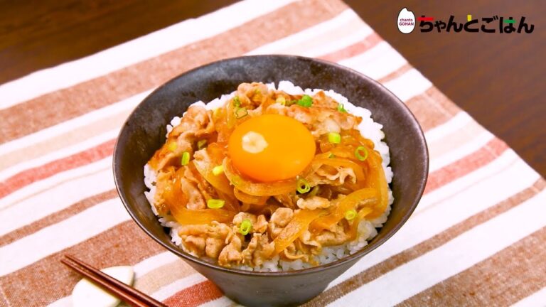 【動画レシピ】卵黄ものせて！豚バラ肉で甘辛スタミナ丼