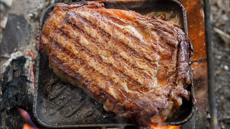 ステーキをホットサンドメーカーで焼いてレッドアイをかちこむだけの動画【キャンプ飯】