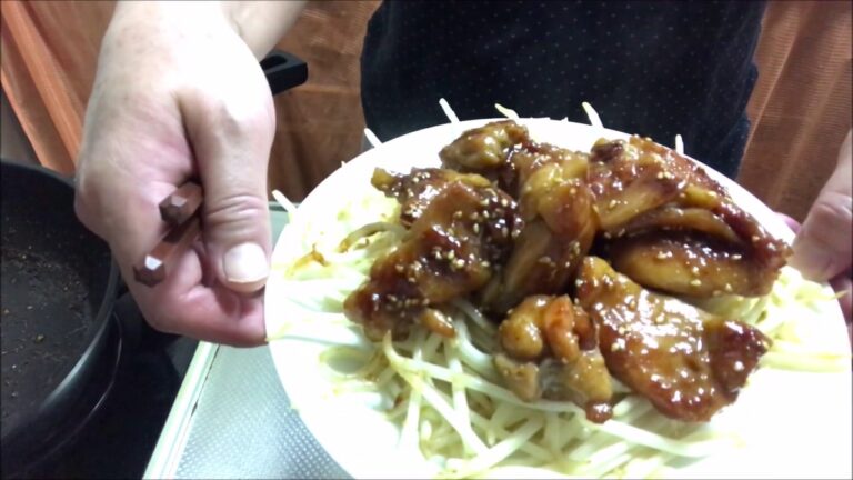 朝ごはんレシピ　冷凍たまごのおにぎりと鶏もも肉の照り焼き