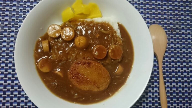 【おやじ遂に玉ねぎ喰う❗】新玉ねぎたっぷりのシーフード❔カレーを作って喰らう🍛