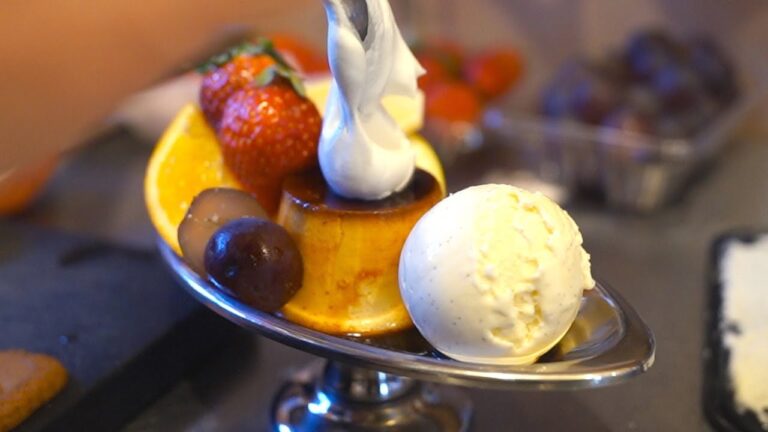 【ログハウス喫茶店】木の温もりを感じるカフェで頂く自家焙煎コーヒーと、どこか懐かしいプリンアラモード