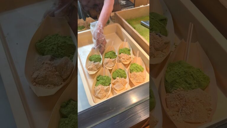 目の前で切ってくれる2種わらび餅が最高！