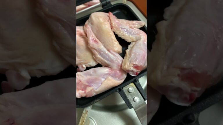 ダイソーホットサンドメーカーで手羽先を挟んでハイボール。