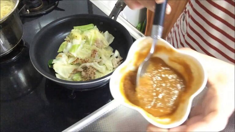簡単料理 節約レシピ　ダイエット中でも安心！たっぷりキャベツと鶏ひき肉のパスタ