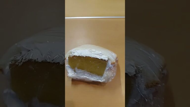 珍しいお菓子❗焼き芋がまるごと入っているサンド。パン生地にはさまれた生クリームと焼き芋が合う。これは凄く旨い、岐阜市川部のKitchenまち香にて