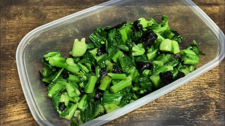 小松菜のごま油と海苔の和え物