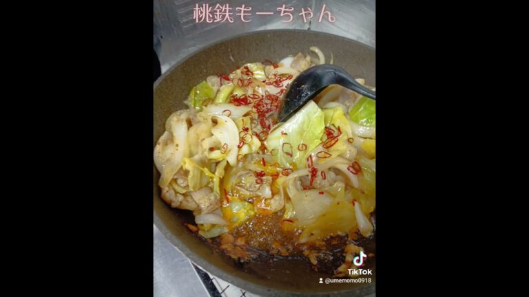 桃鉄もーちゃん  源たれでホルモン炒めの巻#スタミナ源たれ #牛ホルモン #野菜炒め#青森名物 #上北農産加工 #おつまみ