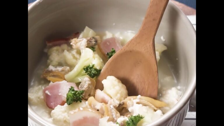 アサリとベーコンのうまみたっぷり カリフラワーのクラムチャウダー風 ｜ moguna[モグナ]