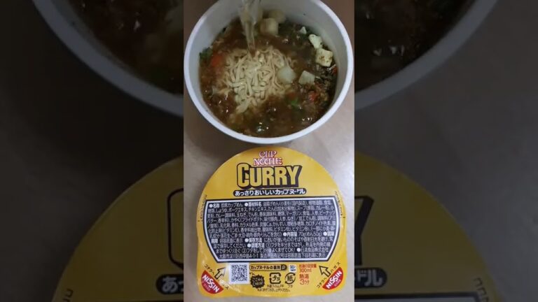 CURRY CUP NOODLE NISSIN 日清 あっさり おいしい カップ ヌードル カレー ハローキティ HELLO KITTY 料理 飯テロ 夜食 2022年3月 カップ麺