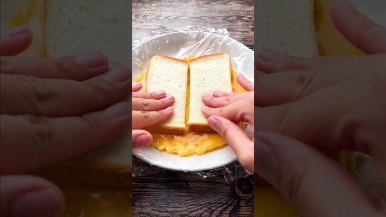 あふれるチーズ！レンチンでできる！絶品フレンチトースト#shorts