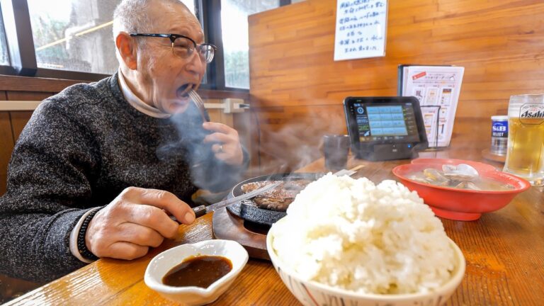 働くトラックドライバー兄貴達の腹を６２年間パンパンにし続けてきた老舗ドライブイン食堂