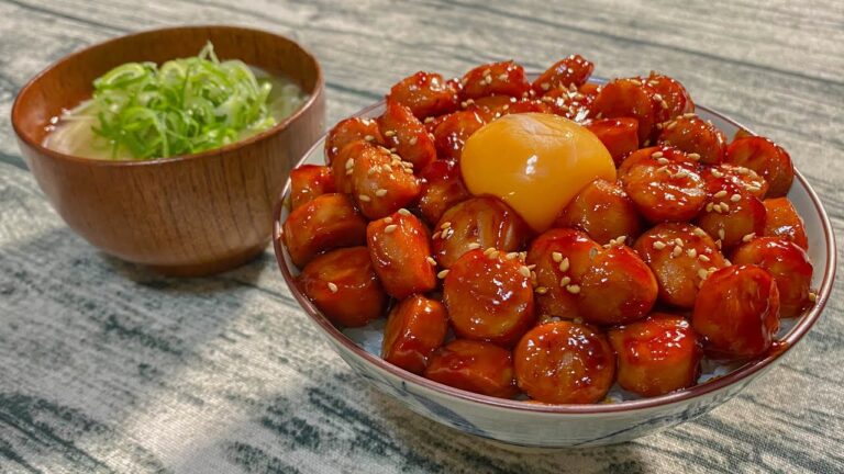 結局こういう朝ごはんが1番うまい【ウィンナー丼、さつまいもの味噌汁】