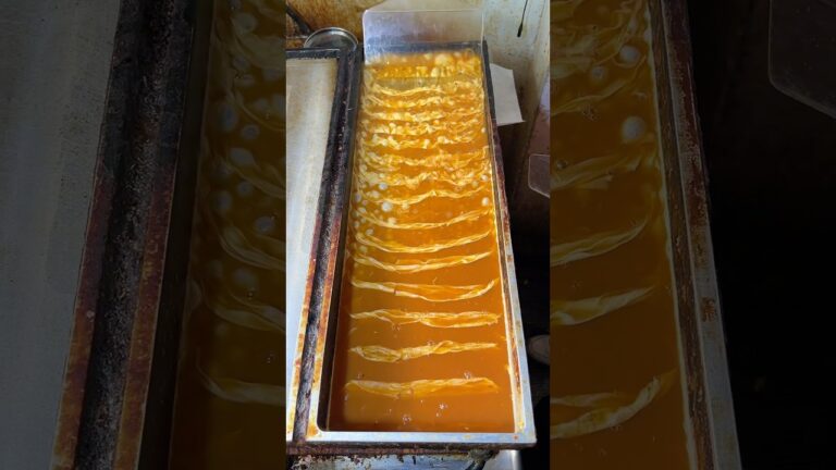 鎌倉で行列ができる大人気なうなぎ卵焼き。 #japanesefood