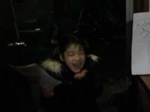 子鬼が食べる福は内　節分　豆まき