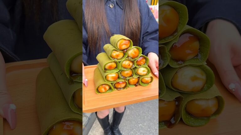 大阪新名物の濃厚みたらし団子入り抹茶あん巻き🍵 #大阪グルメ