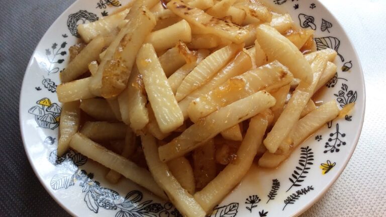 野菜おかず。大根の甘酢炒め