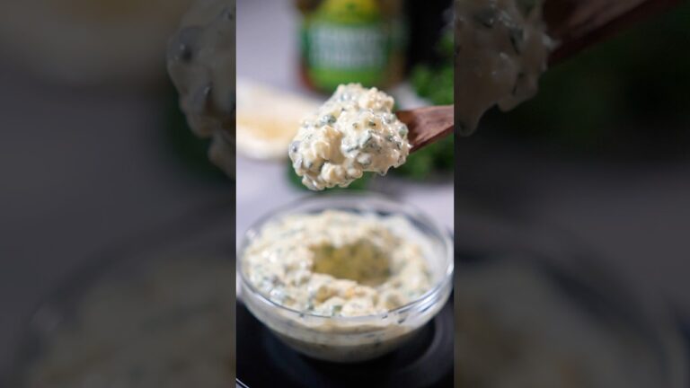 松尾シェフ直伝のタルタルソース 〜 玉ねぎの切り方から辛みの抜き方までプロの技で極上の仕上がりに