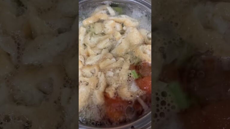 MISO SOUP キャベツと油揚げとキノコとトマトとインゲンと大根の葉の味噌スープ