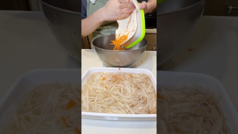 大きな新じゃがを見つけたら！にんじんと細切り焼きにしたらポテト好きが大興奮だったのでご紹介するよ