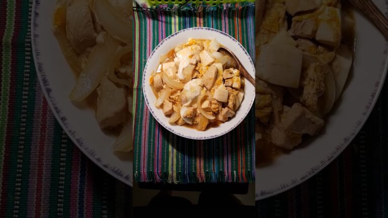 【店で売ってる？】豆腐を加えた親子丼を食べていきます