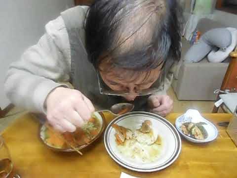 今日の夕食　明星評判屋醤油ラーメンチンゲン菜とニンジン入り　広東風五目あんかけ飯　豚バラピーマン甘辛きんぴら炒め