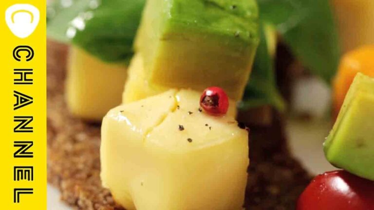 リースのカラフルピザ　キューブチーズで簡単｜C CHANNELフード