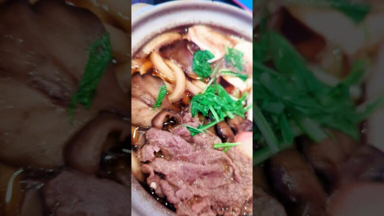 【山田うどん食堂】今年も鍋焼きうどんの季節到来♪しかも新作出てるし！すきやき風ってどう風なんだい？【牛バラ肉のすき焼き風鍋焼きうどんを食べてきた】#shorts