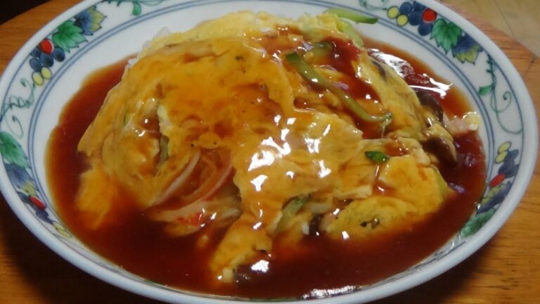 天津飯がふわとろに仕上がる裏ワザ！【ケチャップを使った甘酢あんの天津飯】子供も大好き！　作り方