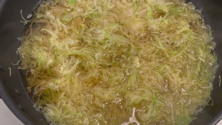 超簡単！【キャベツしゃぶしゃぶ】千切りキャベツのシャキシャキ食感が病みつき！ヘルシーなのに食べ応え満