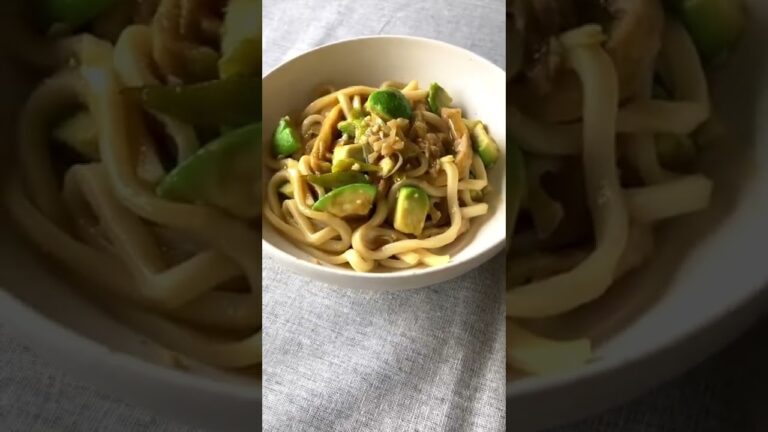 今夜の材料は、こちら！#shorts #うどん #アボカドレシピ  #甘辛