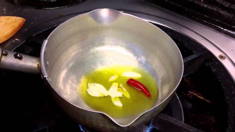 小海老のアヒージョ（オリーブオイル蒸し）【グローバルキッチンサイゴン】