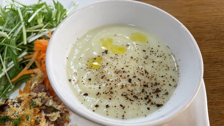 まるごとカリフラワーのポタージュ【人気料理研究家が教える簡単レシピ】