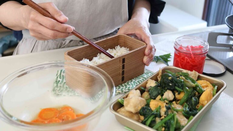 【お弁当作り】やみつきになるほうれん草！鶏ささみ肉のポパイ炒め弁当bento＃786