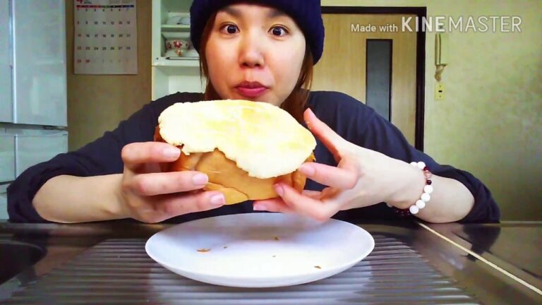【食べるだけ】今日のおやつ☆メロンパントーストを食べる♪   Eating melon pan toast【Mukbang】