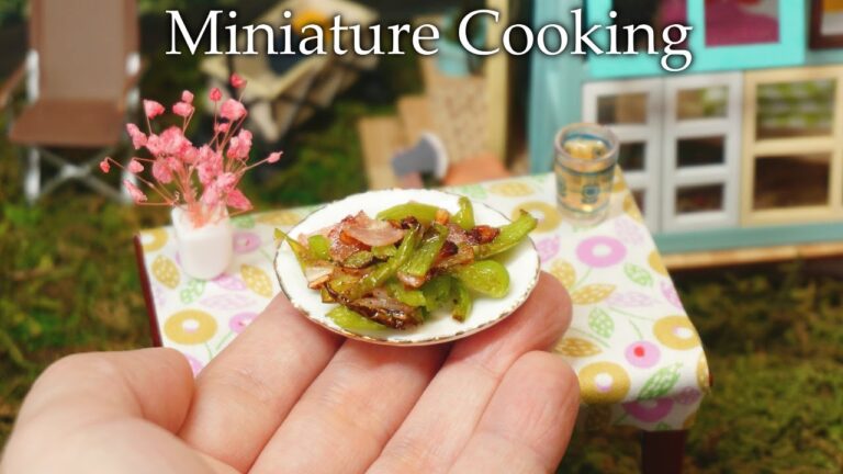 Miniature Cooking ミニチュア料理『ししとうとベーコンのガーリック炒め』“Stir Fried Sweet Green Pepper and Bacon“