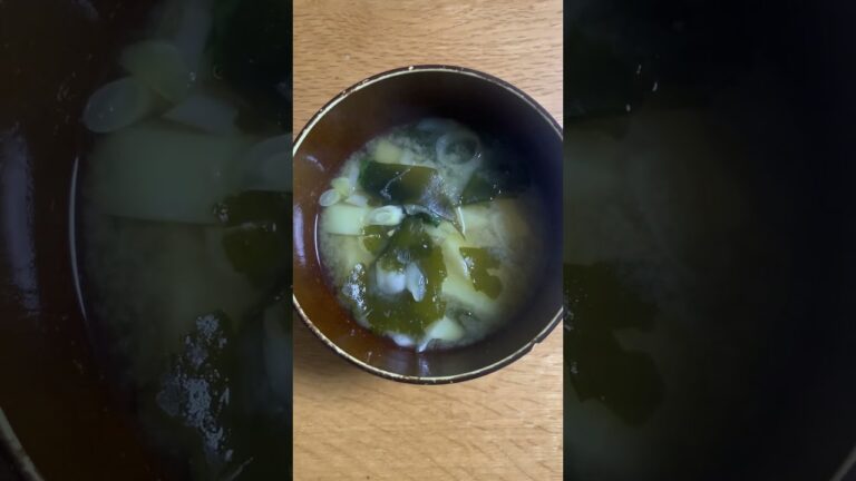 今日の味噌汁　#ジャガイモ　#ワカメ　＃ネギ
