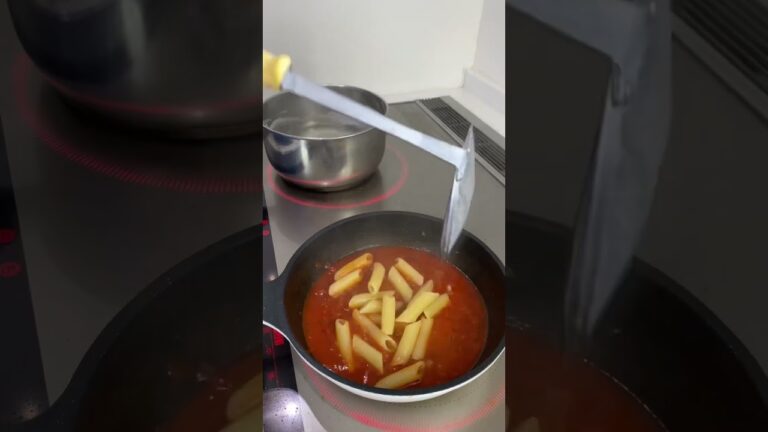 最近、外国のレストラン動画で見るやつ#ペンネ #パスタ #イタリアン #トマト #料理 #カノン #チーズ #大学生