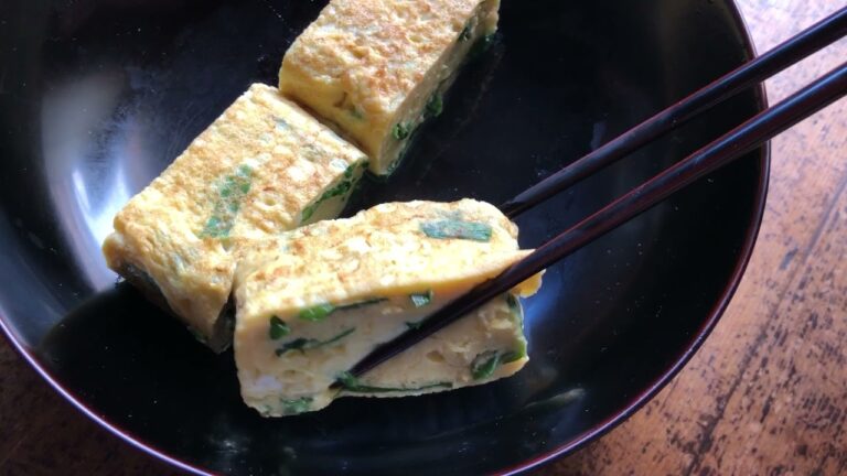 銅製玉子焼鍋で作ったニラ入りだし巻き | 職人.com