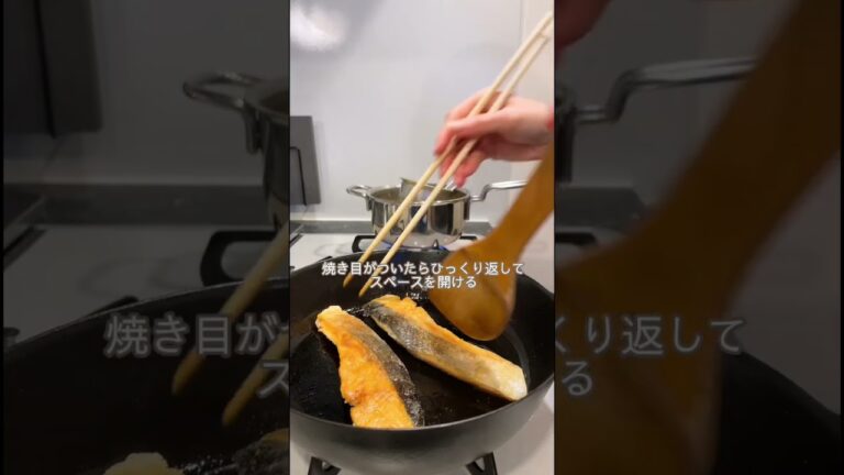 息子と2人の日の晩ごはん。 #cooking #レシピ動画 #料理動画 #時短レシピ #レシピ #家庭料理 #鮭レシピ #ムニエル #幼児食