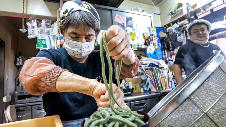 仲良し親子が営む田舎にポツンと激シブ大衆うどん！福岡のロードサイドの名店６選。