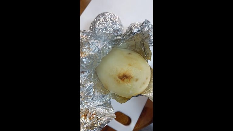 じゃがいもを焼き芋にしてツナマヨで食す#Shorts